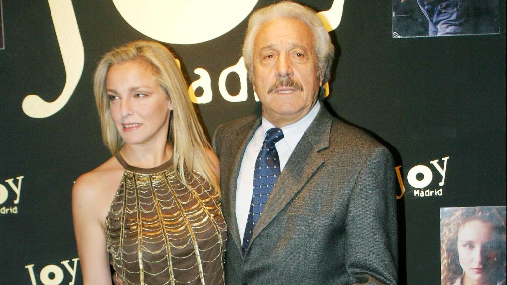 Manolo Zarzo junto a su primogénita, Flavia, en un acto público.
