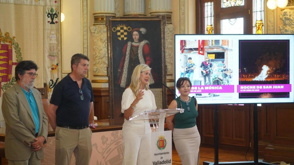 La concejala de Educación y Cultura, Irene Carvajal, presenta la programación del Día de la Música y de la Noche de San Juan