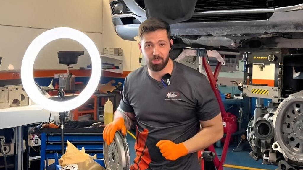 Mateo, mecánico desde sus redes sociales.