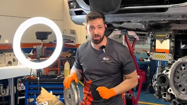 Mateo, mecánico desde sus redes sociales.