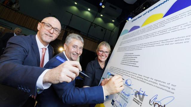 El rector de la UDC, Ricardo Cao, en el centro, en el acto de lanzamiento de Emerge en Limerick (Irlanda).