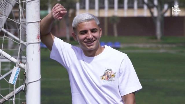 Yeremay Hernández en el campo de fútbol donde empezó a jugar.