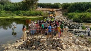 Los vecinos en la Vega de Mestanza este miércoles.