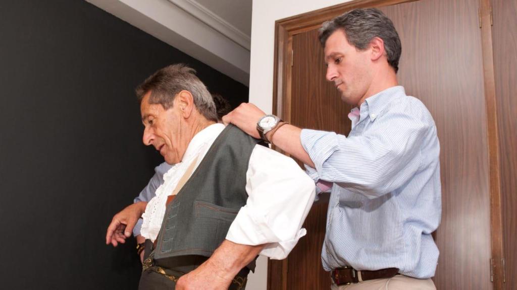 Jaime Rubio ayuda a Andrés Vázquez a prepararse