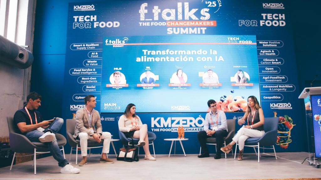 De izquierda a derecha: Rafael Llanes, Head of Spain ML6; Juan García, CEO y fundador de Exponentia; Cristina Gil Rey, CEO de Milbrait & Azura Tech y Jorge Laderas, Data & AI Group Manager de Dacsa, en la mesa redonda 'Transformando la alimentación con IA' en ftalks25.
