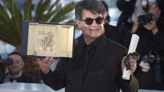 EuropaPress_6746554_director_jafar_panahi_recibe_palma_oro_antes_gala_clausura_festival_cannes