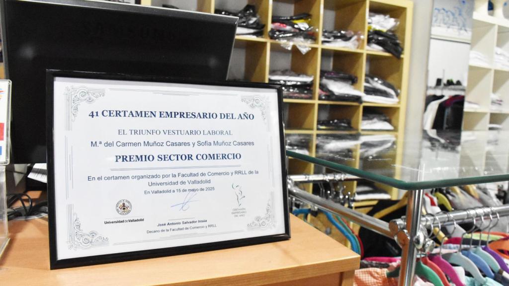 Imagen del premio de empresario del año en el sector del Comercio para El Triunfo