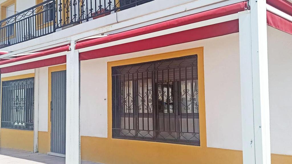 Fachada del Bar Viñas en Fresno el Viejo