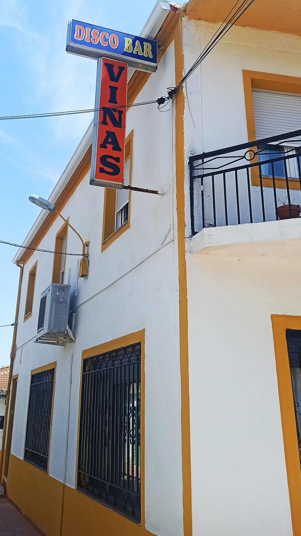 Imagen del exterior del Bar Viñas en Fresno el Viejo