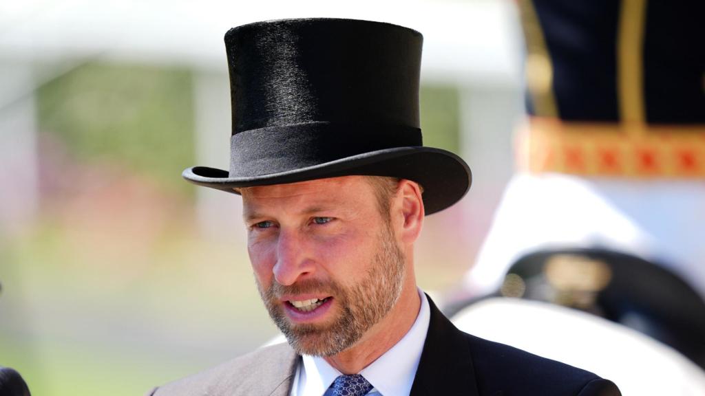 El Príncipe de Gales se ha dejado ver en las carreras de Ascot sin la compañía de su mujer, Kate Middleton.
