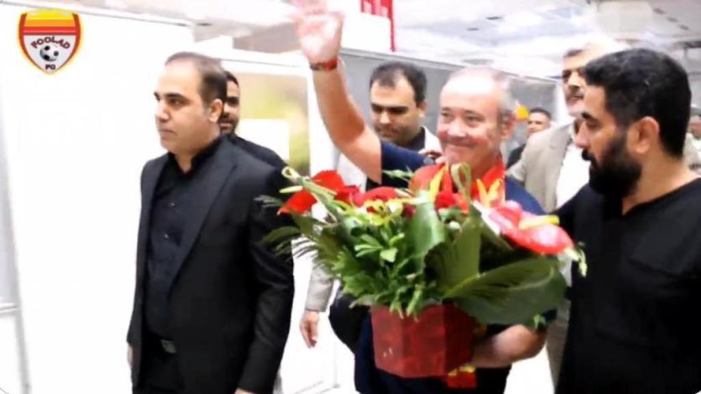 Juan Ignacio Martínez en su llegada a Irán.