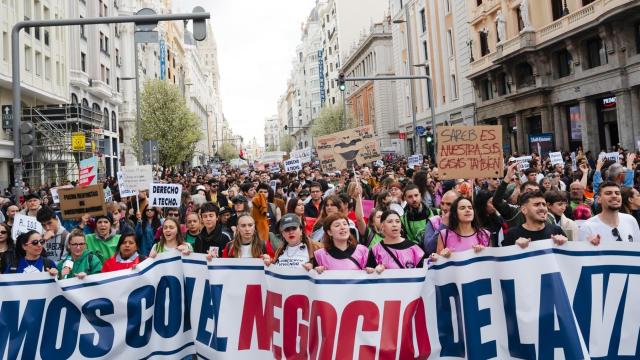 Jóvenes se manifiestan por el derecho a la vivienda el pasado abril en Madrid.