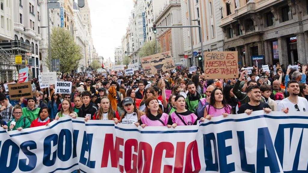 Jóvenes se manifiestan por el derecho a la vivienda el pasado abril en Madrid.