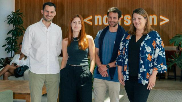 La directora general de Wayra España, Paloma Castellano, junto a parte del equipo de Barcelona.