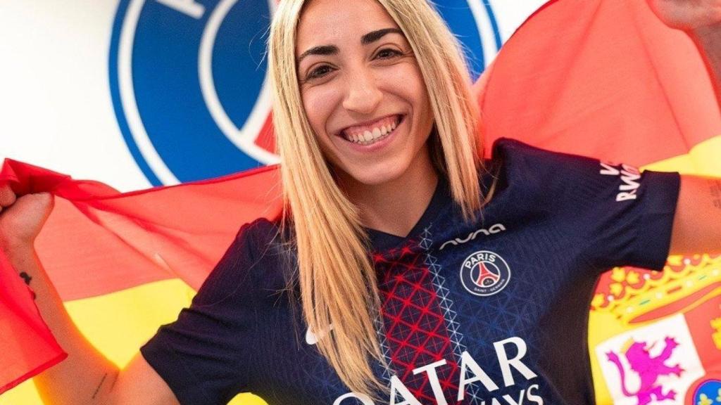 Olga Carmona, con la camiseta del París Saint-Germain.