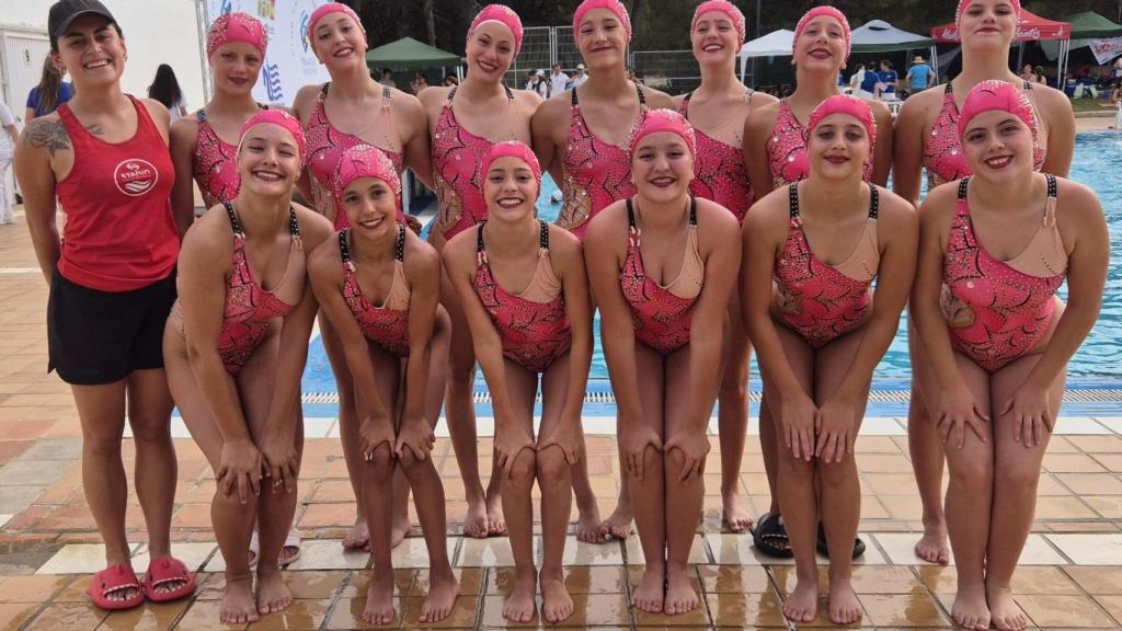 El equipo de natación sincronizada.