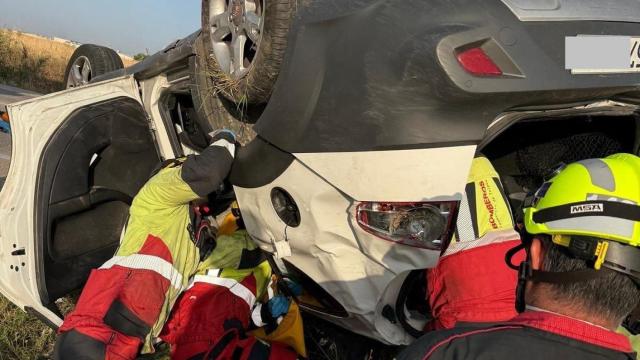Fotografía de la intervención de los bomberos del CPEIS en el accidente.