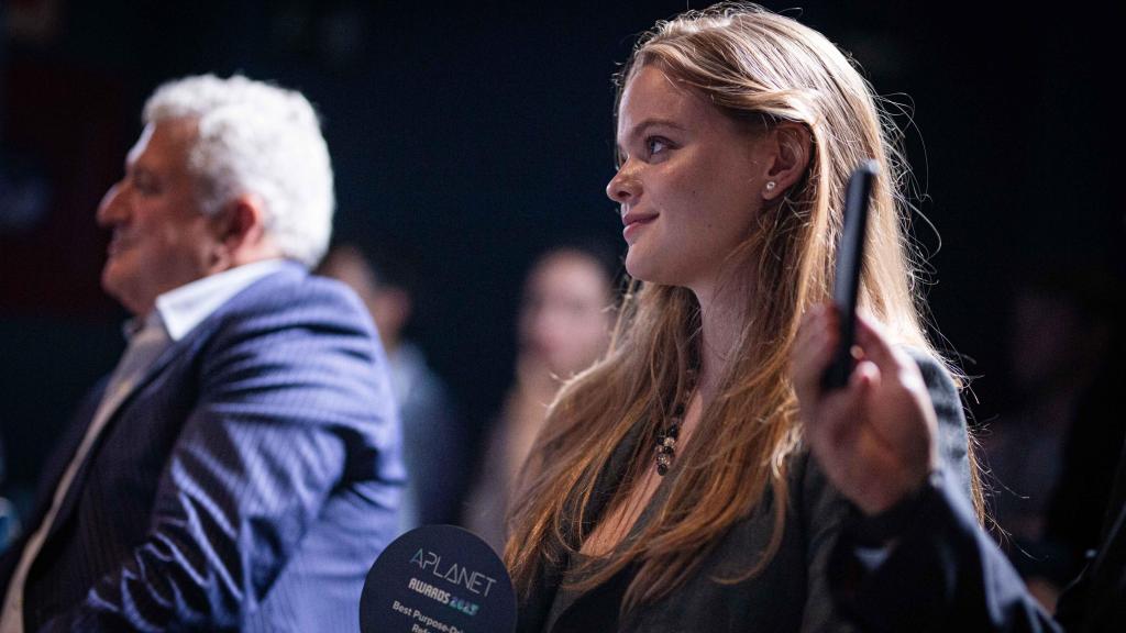 Irini Fournier recoge su premio 'Best Purpose-Driven Referent' en el APLANET Summit.