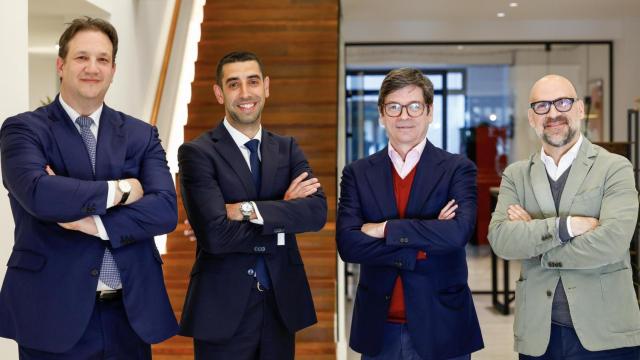 Firma de la operación de Gestair por Corporación Financiera Azuaga e Hyperion Fund.