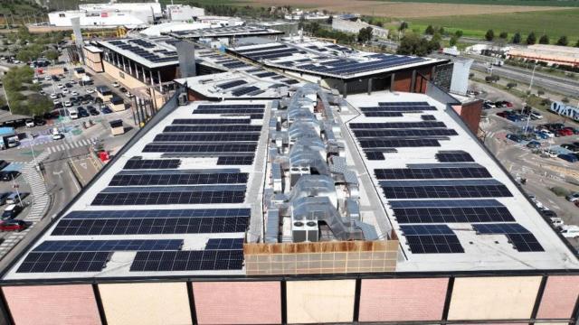 Paneles solares en Luz del Tajo.