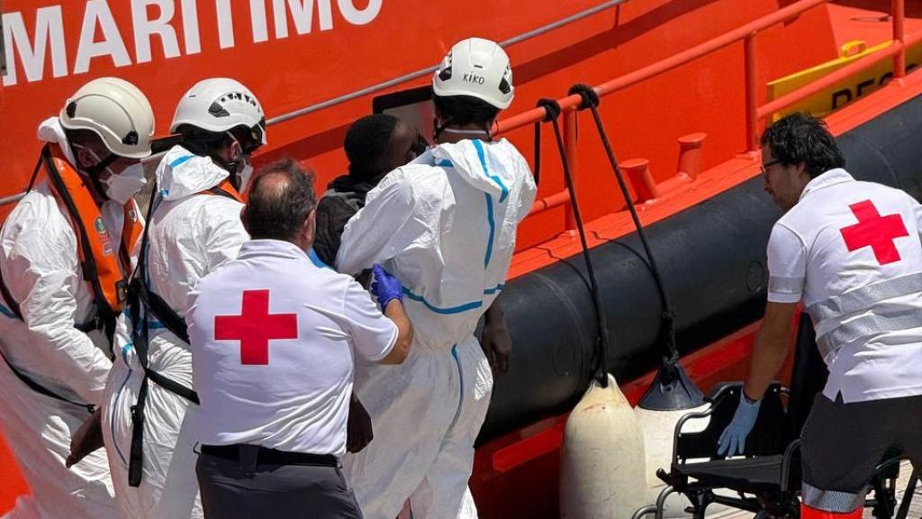 La llegada de las personas al puerto de Alicante.