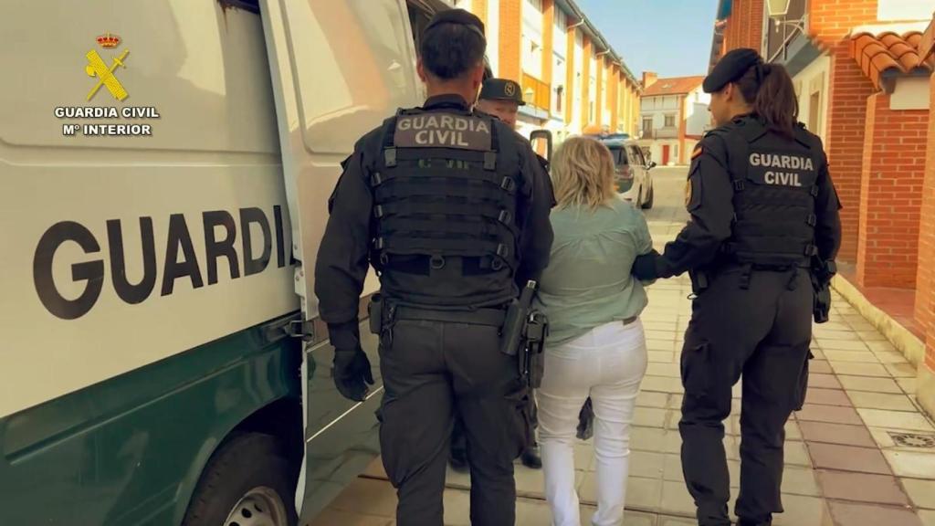 Momento en el que se realiza una de las detenciones de los sospechosos.