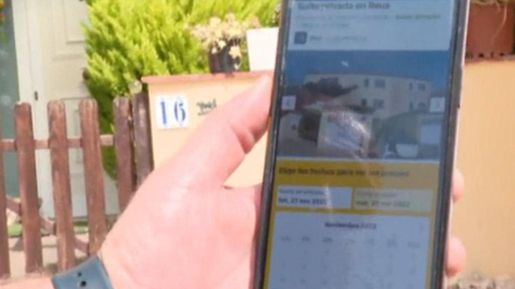 Capturas de pantalla de plataformas vacacionales con la vivienda de Joaquín disponible para alquilar.