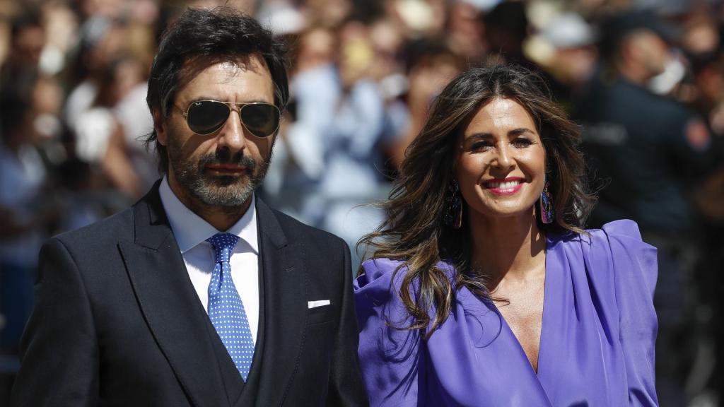 Juan del Val y Nuria Roca en la boda de Pilar Rubio y Sergio Ramos.