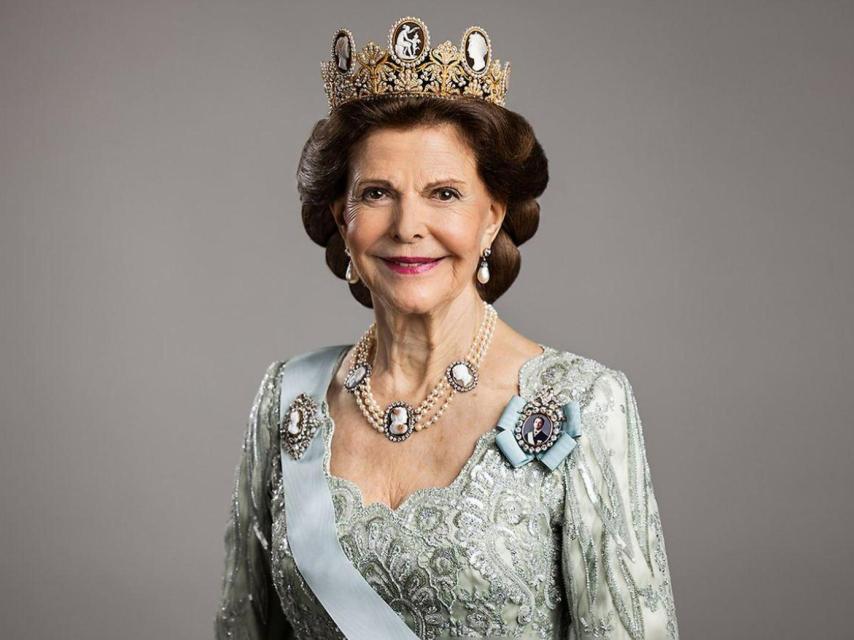 La reina Silvia de Suecia, con el parure de los Camafeos.