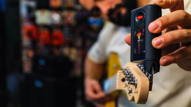 El afinador electrónico Roadie 4