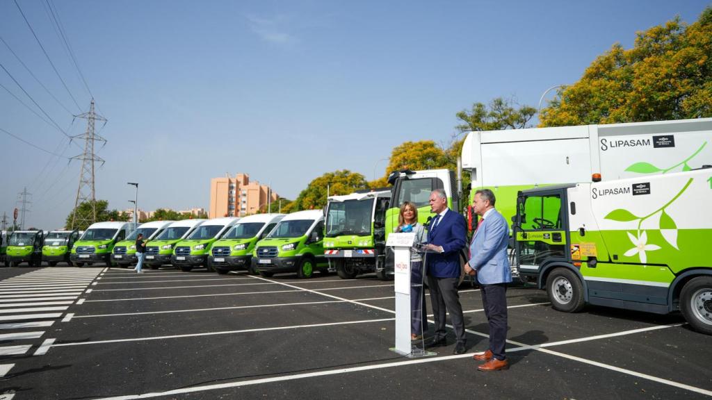 Presentación de los nuevos vehículos de Lipasam.