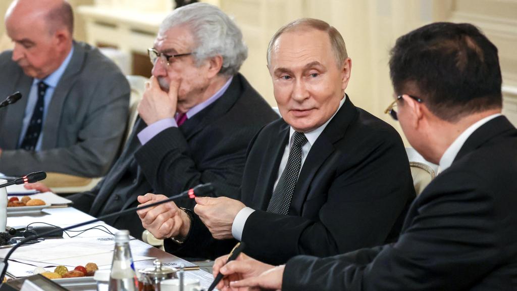 Vladimir Putin durante un encuentro informativo con agencias de noticias internacionales en San Petersburgo.