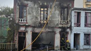 Un incendio calcina por completo una vivienda okupa en Betanzos (A Coruña)