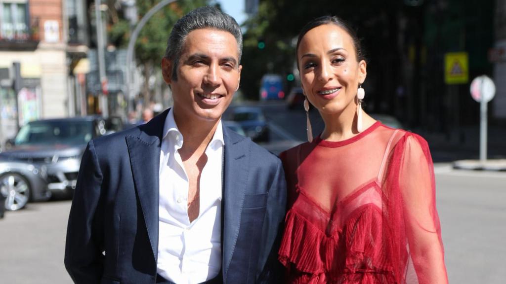 Pitingo y Verónica Fernández en un posado juntos.