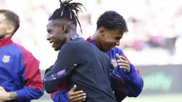 Nico Williams con Lamine Yamal antes de un partido de Liga