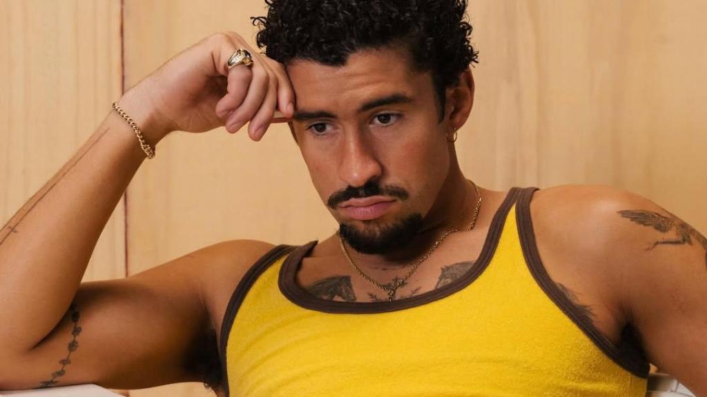 Bad Bunny durante una sesión fotográfica.