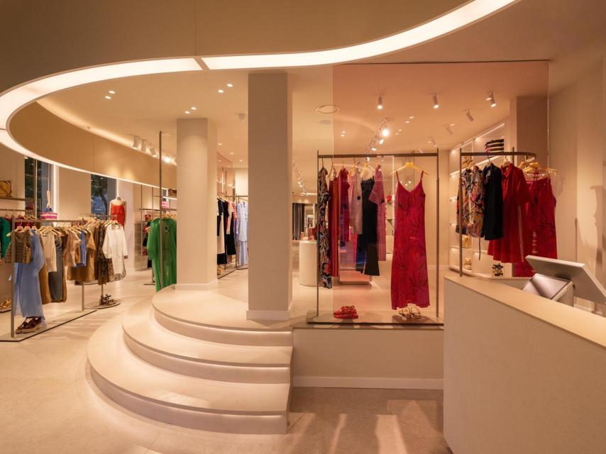 Vista general de la tienda madrileña de LOLA CASADEMUNT.