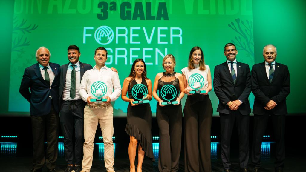 Foto de familia de los premiados Forever Green.