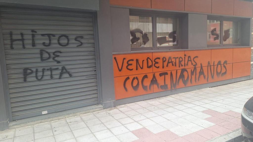 La sede del PSOE de León vandalizada