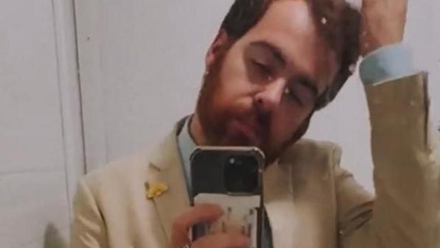 El actor Adrián Pino, en uno de los vídeos que sube a sus redes sociales.