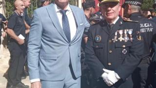 El alcalde de La Vila, Marcos Zaragoza, con uno de los inspectores nombrados por él.