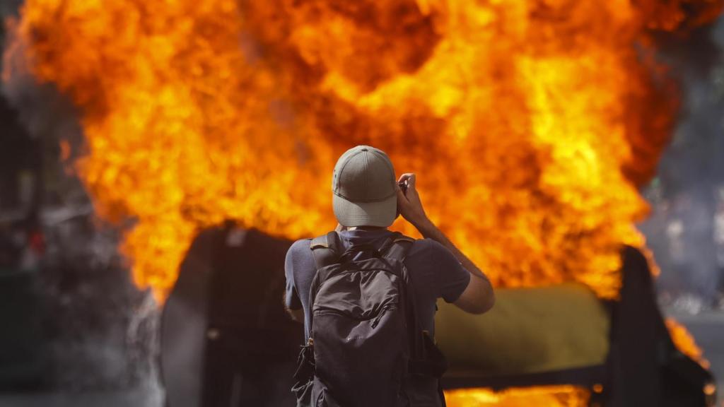 Barricadas en llamas durante las protestas del sector del metal en Cádiz.