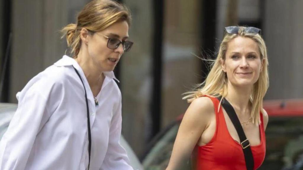 Pascalle Paerel y Sandra Barneda paseando por las calles de Madrid, en abril de 2023.