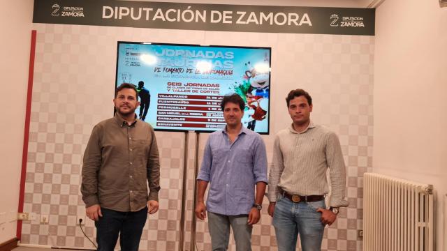 El vicepresidente primero de la Diputación de Zamora, Víctor López de la Parte, y diputado de Educación, Cultura y Turismo, presenta las jornadas taurinas