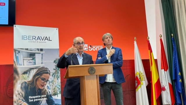 El alcalde de Soria, Carlos Martínez, y el director general de Iberaval, Pedro Pisonero.