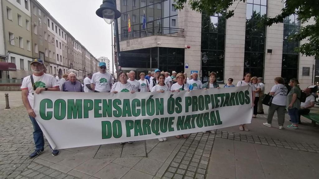 Manifestación de propietarios de parcelas de Fragas do Eume, este jueves en Ferrol.