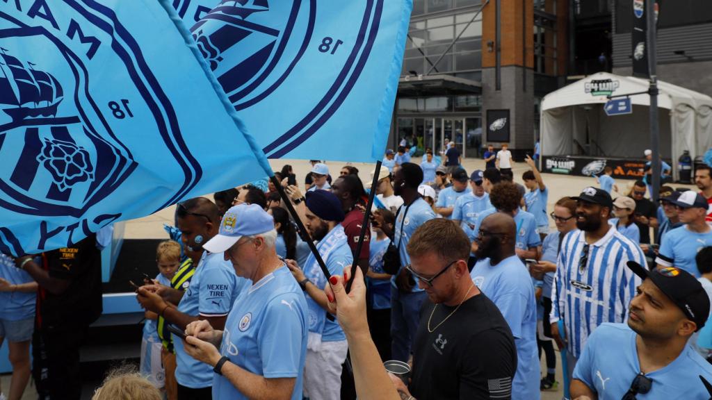 Aficionados del Manchester City en el Lincoln Financial Field.