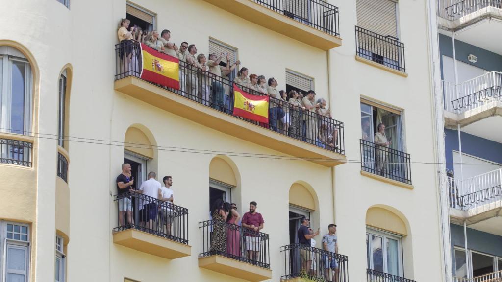 Los cotizados balcones en la plaza de Luceros este jueves en la mascletà.