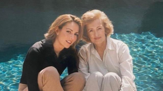Adriana Abascal con su madre en una publicación en redes.