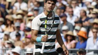 Carlos Alcaraz celebra llevarse un juego en su partido ante Jaume Munar.